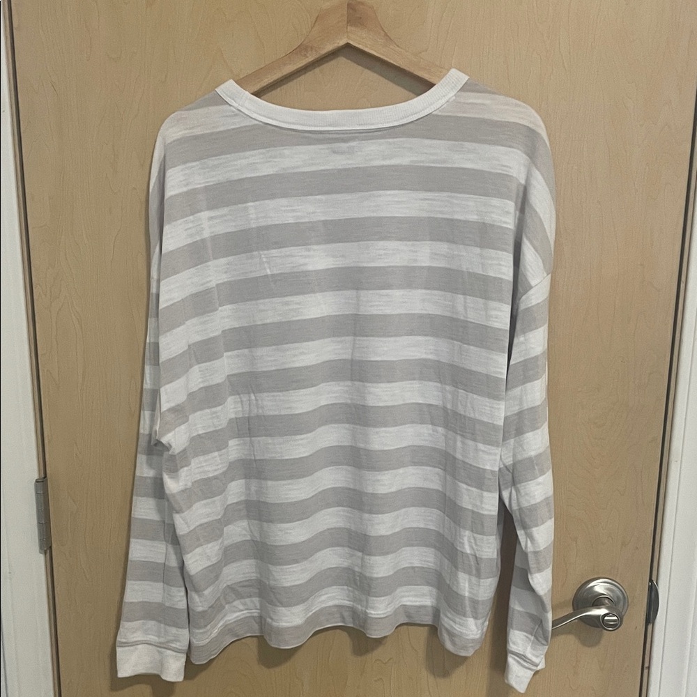 Old Navy Striped Crewneck Long Sleeve Easy Tee XL ☮️ - Picture 3 of 7